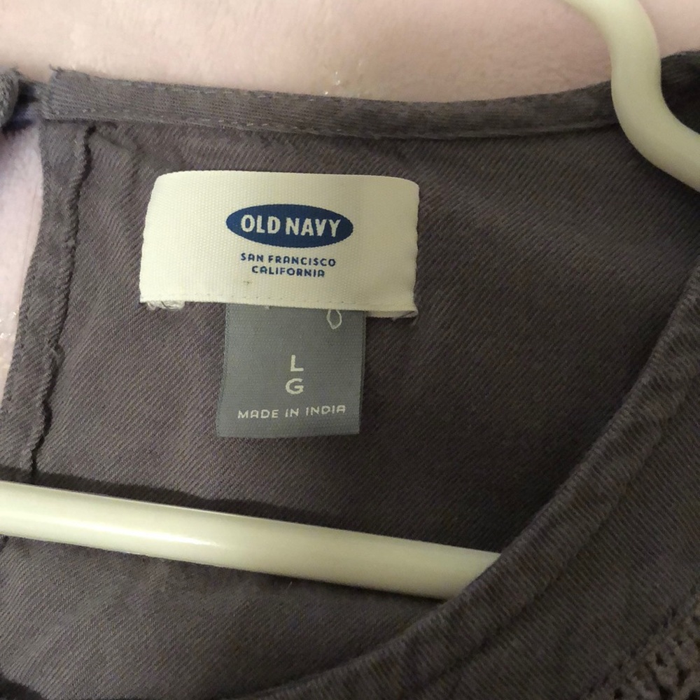 Old navy top - Picture 3 of 5